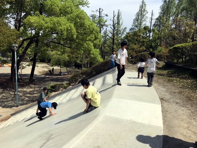  4月のオリーブキッズは近所の公園で遊びました！